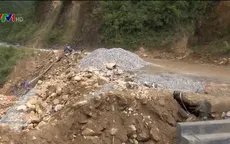 Khắc phục sạt lở trên Quốc lộ 4D