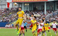 Trung vệ FLC Thanh Hóa, Danny Van Bakel giải nghệ