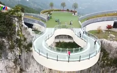 Thú vị cây cầu kính ở Trung Quốc