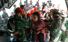 Đẩy mạnh cứu hộ nạn nhân thảm họa kép động đất - sóng thần Indonesia