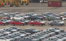 Để nhận ô tô sớm, nhiều khách hàng bị ép mua thêm phụ kiện