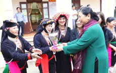 Phó Chủ tịch Thường trực Quốc hội Tòng Thị Phóng dự Ngày hội Đại đoàn kết toàn dân tộc năm 2018