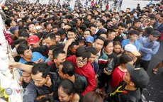 Hàng nghìn người chen nhau mua vé xem trận ĐT Việt Nam - ĐT Malaysia