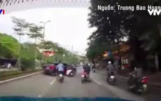 Xe Audi lùi xe gây tai nạn trên đường Đào Tấn, Hà Nội
