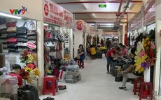 Chợ Bình Tây hoạt động trở lại, tiểu thương tất bật trưng bày hàng hóa