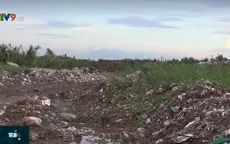 Kiểm tra bãi đất phát hiện lượng lớn chất thải công nghiệp chôn lấp trái phép