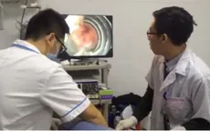 Bị xuất huyết tiêu hóa vì thói quen uống rượu hàng ngày