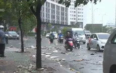 Sau bão số 9, rác thải bịt kín cống thoát nước