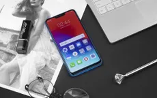 Smartphone "tai thỏ" giá 2,5 triệu đồng bản màu xanh được bán tại Việt Nam