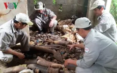 Phát hiện gần 1.000 đầu đạn bom các loại tại căn nhà hoang