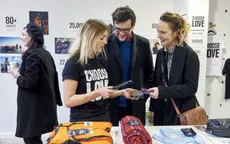 Choose Love - Cửa hàng đặc biệt tặng quà Giáng sinh cho người tị nạn