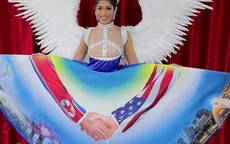 Hoa hậu Singapore mặc trang phục tôn vinh "cái bắt tay của Trump - Kim" tại cuộc thi Hoa hậu Hoàn vũ 2018.