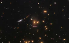 Kính viễn vọng Hubble phát hiện “bộ mặt cười ma quái” giữa vũ trụ