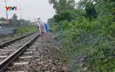 Dùng rọ đá gia cố sạt lở, thông tuyến đường sắt qua Đà Nẵng