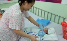Bé trai sinh non 25 tuần tuổi sống sót kỳ diệu