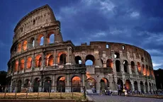 Du khách bị bắt vì gỡ gạch từ di tích đấu trường Colosseo làm kỷ niệm