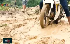 Cảnh báo nguy hiểm khi lưu thông qua khu vực lở núi