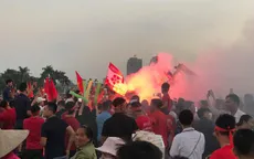 Pháo sáng dễ mua, hậu quả khó lường