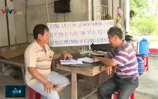 Bức xúc vì mùi hôi nồng nặc, người dân chặn xe của cơ sở nấu chì