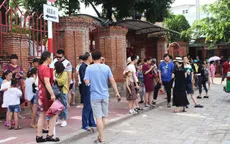Có hay không đường dây làm thẻ hướng dẫn viên du lịch giả?