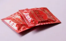 Pháp trả tiền mua bao cao su cho người dân để ngăn HIV/AIDS