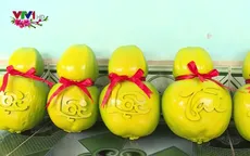 Trái cây khắc chữ, tạo hình đắt khách dịp Tết