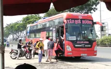 TP.HCM: Cây xăng trở thành "bến cóc", rầm rộ đón trả khách