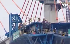 Gần 100 cán bộ, lao động tại công trình xây dựng cầu Bạch Đằng không nghỉ Tết