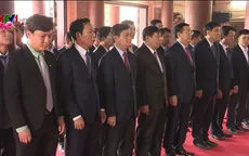PTTg Vương Đình Huệ dâng hương tại quê Bác