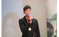 Sang năm mới, Kang Dong Won chưa có ý định kết hôn