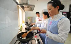 Trung Quốc: Bùng nổ dịch vụ giao đồ ăn tại nhà