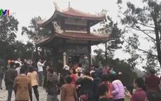 Hàng vạn người viếng mộ Đại tướng Võ Nguyên Giáp đầu năm mới