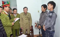 Vừa ra tù lại rủ nhau cướp giật túi xách phụ nữ