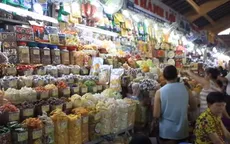 Mứt Tết ở chợ, nhiều sản phẩm không có nhãn mác