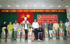 Phó Thủ tướng Trương Hòa Bình thăm, tặng quà cho các gia đình chính sách tỉnh Ninh Thuận, Bình Thuận