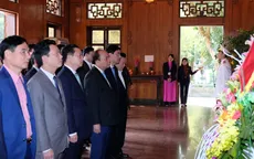 Thủ tướng dâng hương tưởng nhớ Chủ tịch Hồ Chí Minh