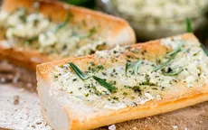 Cách làm bánh mì tỏi tại nhà