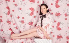 Phi Nhung bất ngờ gợi cảm với sắc hồng ngọt ngào