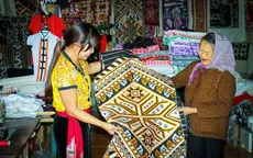 Tràn lan vải dệt công nghiệp trà trộn với thổ cẩm tại các khu du lịch