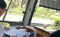 Phát hoảng vì chủ phương tiện vừa lái xe vừa ghi sổ sách