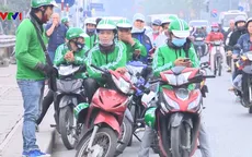 Nóng cuộc chiến giữa xe ôm truyền thống và xe ôm công nghệ
