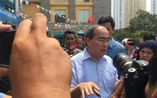 Bí thư Thành ủy TP.HCM Nguyễn Thiện Nhân có mặt tại hiện trường vụ cháy chung cư Carina Plaza
