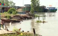 Sạt lở đe dọa cuộc sống hàng chục hộ dân dọc bờ sông Hậu, Vĩnh Long