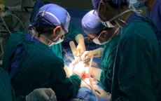 Nôn ra máu, hai bé gái suýt chết vì căn bệnh hiếm