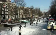 Trượt băng trên dòng kênh tại Hà Lan