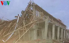 Lốc xoáy làm sập mái nhà thờ đang xây và tốc mái phòng học tại Kon Tum