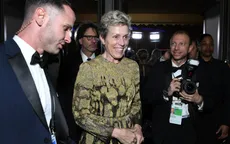 Vừa giành giải Oscar, Frances McDormand suýt mất tượng vàng