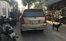 Ô tô chở thuốc lá lậu tông văng CSGT để đồng bọn chạy trốn