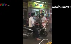 Cảnh sát mặc thường phục bắt người vi phạm gây tranh cãi