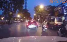 Tài xế ô tô mở cửa bất cẩn gây tai nạn giao thông